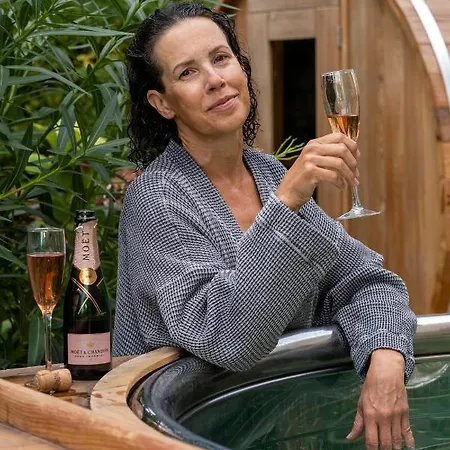 Escale Rochelaise, Urbain Avec Bain Nordique Et Sauna Tonneau Holiday home